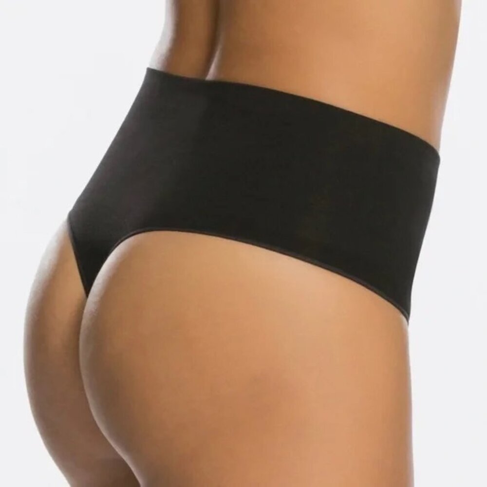 SPANX Everyday Shaping Panties Thong in Black Size Large NWT